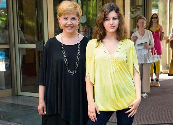 Похудевшая красавица-дочь известной актрисы Татьяны Догилевой: новые снимки из личного архива артистки