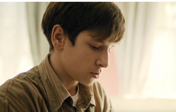 Наследник актера вырос и стал очень похожим на него: подписчики написали много лестных слов в адрес парня